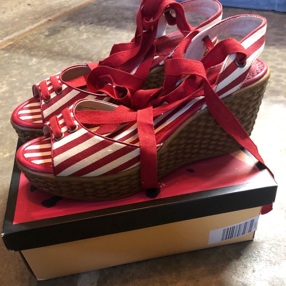 Brand New Red/White Wedges
